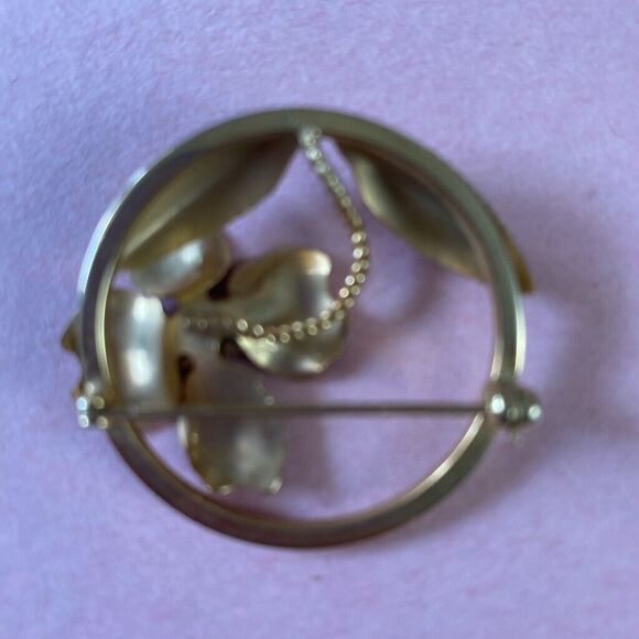 Vintage Costume Gold Floral 1950s Round Brooch Scarf Pin - Picture 3 of 3